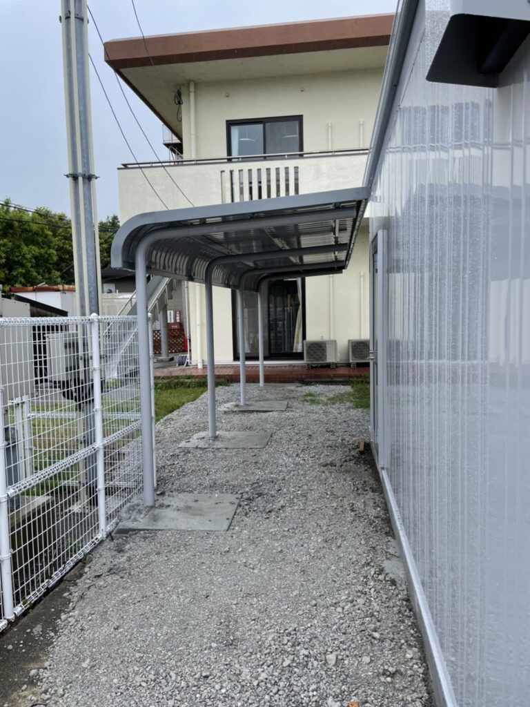 イナバサイクルポート。別の使い方。野外通路。雨除け。