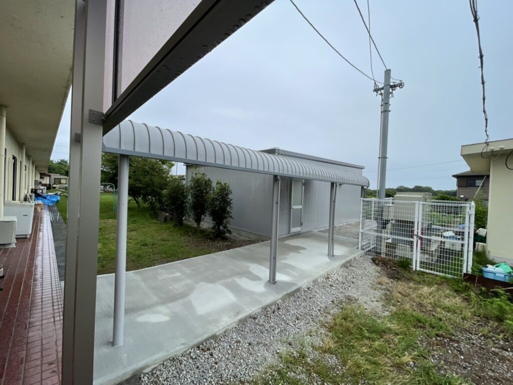イナバサイクルポート。別の使い方。野外通路。雨除け。
